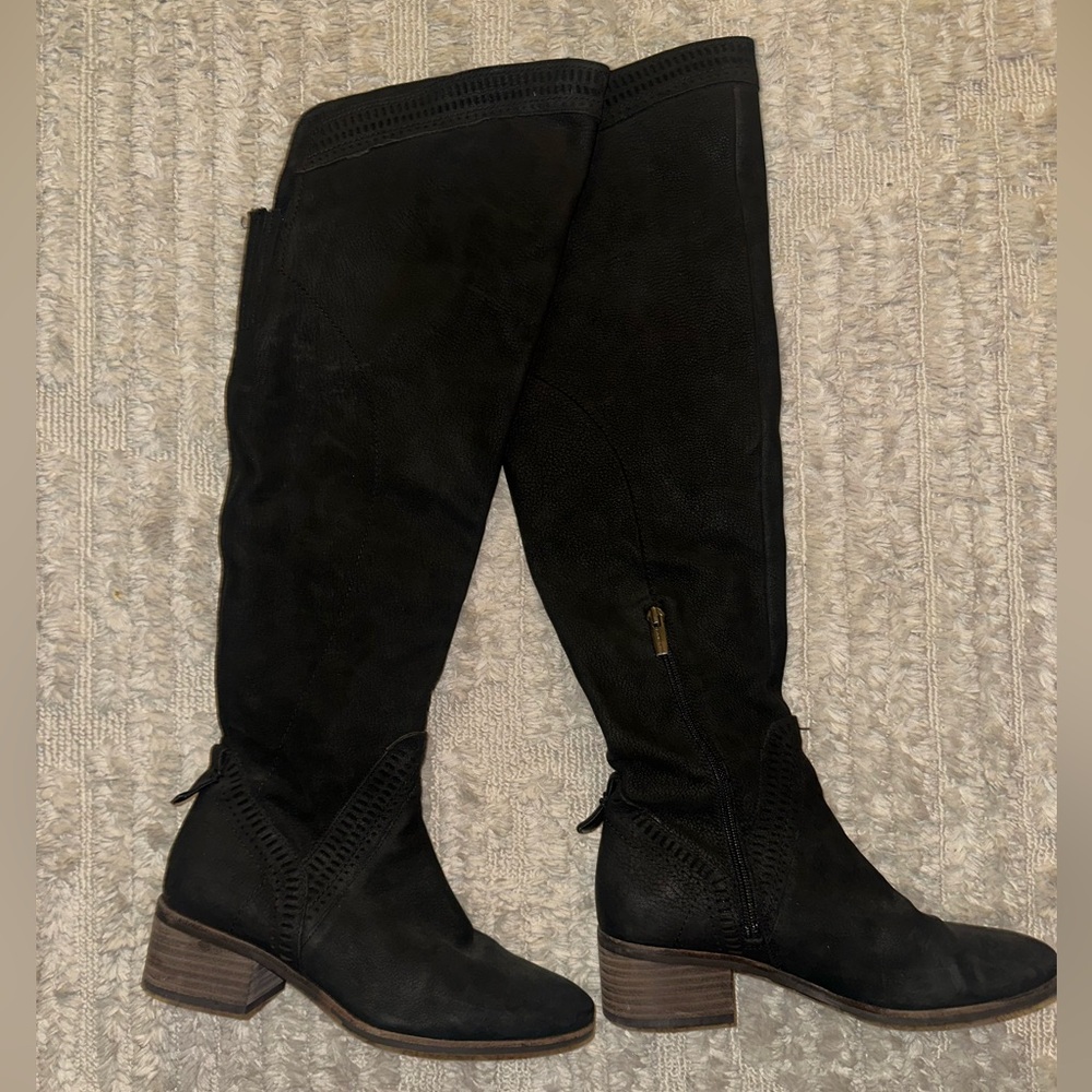 Women’s Black Suede Knee High Vince Camuto Boots. Size 7 1/2.